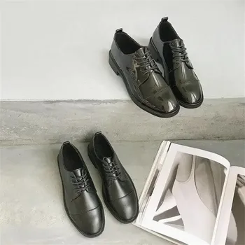 Женские оксфорды в британском стиле на платформе в стиле ретро, модные элегантные черные туфли на плоской подошве из лакированной кожи на шнуровке, повседневная обувь в стиле харадзюку Изображение