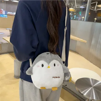 Корейская модная женская плюшевая маленькая сумка для мобильного телефона, женская новинка 2023 года, мини-сумка через плечо с кукольным пингвином, сумка через плечо Изображение